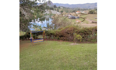 Oportunidad de Casa Finca El Peñol- vista a la piedra y la represa