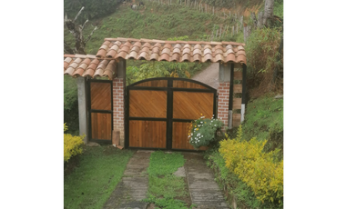 Oportunidad de Casa Finca El Peñol- vista a la piedra y la represa