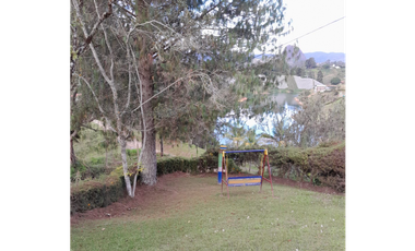 Oportunidad de Casa Finca El Peñol- vista a la piedra y la represa