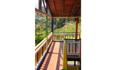 Oportunidad de Casa Finca El Peñol- vista a la piedra y la represa