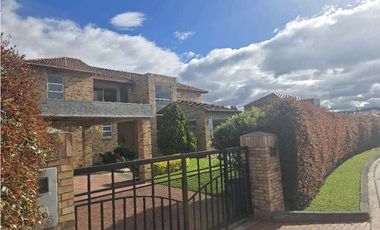 VENTA ESPECTACULAR CASA CAJICA