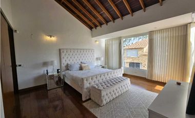 VENTA ESPECTACULAR CASA CAJICA
