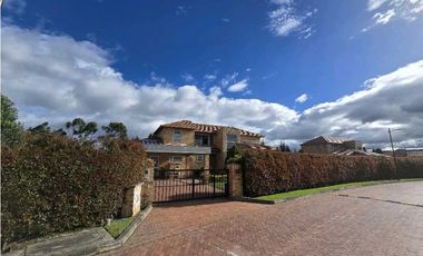 VENTA ESPECTACULAR CASA CAJICA