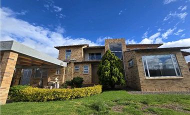 VENTA ESPECTACULAR CASA CAJICA