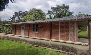 LUXA VENDE PARCELA UBICADA PARADOR LA FRESA 300 mts VIA PANAMERICANA.
