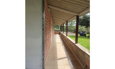 LUXA VENDE PARCELA UBICADA PARADOR LA FRESA 300 mts VIA PANAMERICANA.
