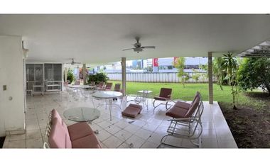 Se Alquila excelente Terreno con casa de Dos Pisos en Calle 50. (AA)