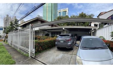 Se Alquila excelente Terreno con casa de Dos Pisos en Calle 50. (AA)