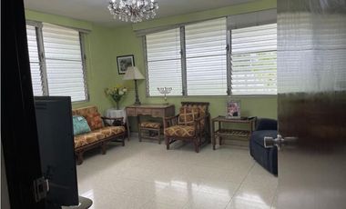 Se Alquila excelente Terreno con casa de Dos Pisos en Calle 50. (AA)