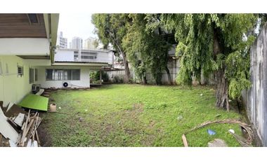 Se Alquila excelente Terreno con casa de Dos Pisos en Calle 50. (AA)