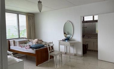 Se Alquila excelente Terreno con casa de Dos Pisos en Calle 50. (AA)
