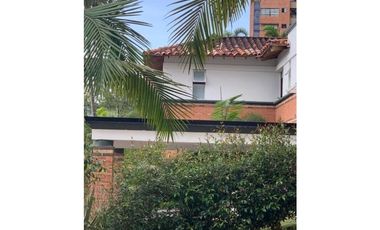 CASA EN VENTA CERCA AL TESORO