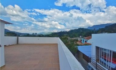 Maat vende Casa urbana, Carlos Lleras-Villeta 198m2 $480Millones