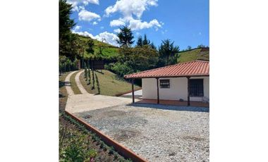 Casa Finca en El Carmen de Viboral – Amplios Espacios y Vista Única