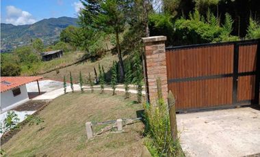 Casa Finca en El Carmen de Viboral – Amplios Espacios y Vista Única