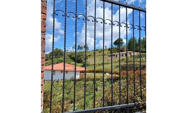 Casa Finca en El Carmen de Viboral – Amplios Espacios y Vista Única