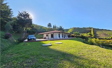 Casa Finca en El Carmen de Viboral – Amplios Espacios y Vista Única