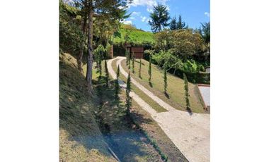 Casa Finca en El Carmen de Viboral – Amplios Espacios y Vista Única