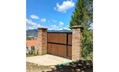 Casa Finca en El Carmen de Viboral – Amplios Espacios y Vista Única