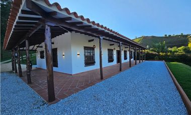 Casa Finca en El Carmen de Viboral – Amplios Espacios y Vista Única