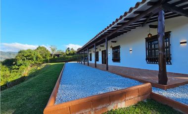Casa Finca en El Carmen de Viboral – Amplios Espacios y Vista Única