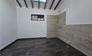 Casa Finca en El Carmen de Viboral – Amplios Espacios y Vista Única