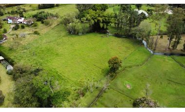 CASA CAMPESTRE EN LLANOGRANDE UNIDAD CERRADA