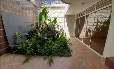 Se vende hermosa casa remodelada Barrio Las Mercedes Palmira Valle