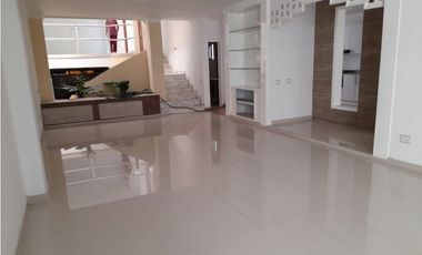 Se vende hermosa casa remodelada Barrio Las Mercedes Palmira Valle