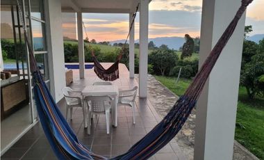 Casa Con Piscina En Condominio Miralomas De Holanda