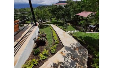 En Venta Casa Campestre con Piscina Privada y  Aljibe, La Mesa Cund.