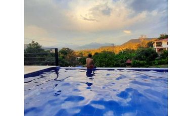 En Venta Casa Campestre con Piscina Privada y  Aljibe, La Mesa Cund.
