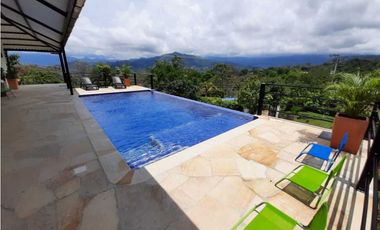 En Venta Casa Campestre con Piscina Privada y  Aljibe, La Mesa Cund.