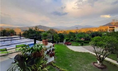 En Venta Casa Campestre con Piscina Privada y  Aljibe, La Mesa Cund.