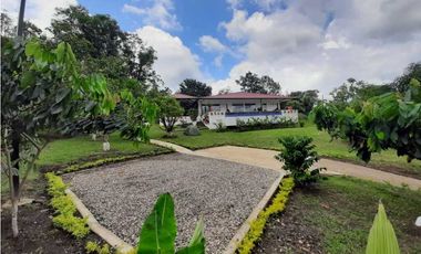 En Venta Casa Campestre con Piscina Privada y  Aljibe, La Mesa Cund.