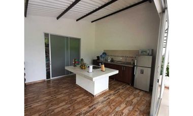 En Venta Casa Campestre con Piscina Privada y  Aljibe, La Mesa Cund.