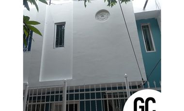 Se vende casa duplex / ciudad transmetro