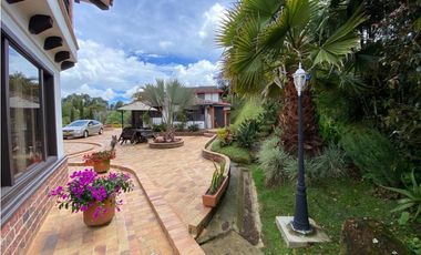 AMPLIA Y HERMOSA CASA CAMPESTRE A LA VENTA