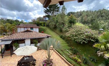 AMPLIA Y HERMOSA CASA CAMPESTRE A LA VENTA