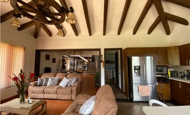AMPLIA Y HERMOSA CASA CAMPESTRE A LA VENTA