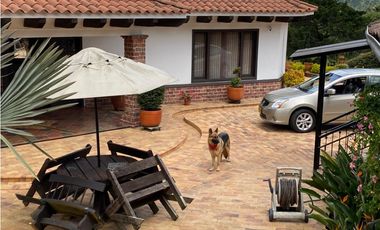 AMPLIA Y HERMOSA CASA CAMPESTRE A LA VENTA