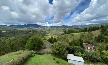 AMPLIA Y HERMOSA CASA CAMPESTRE A LA VENTA