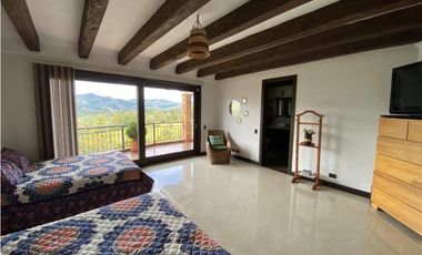 AMPLIA Y HERMOSA CASA CAMPESTRE A LA VENTA