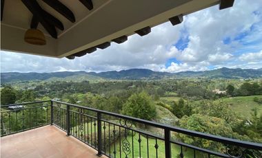 AMPLIA Y HERMOSA CASA CAMPESTRE A LA VENTA
