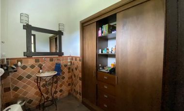 AMPLIA Y HERMOSA CASA CAMPESTRE A LA VENTA