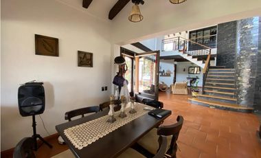 AMPLIA Y HERMOSA CASA CAMPESTRE A LA VENTA
