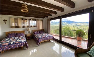 AMPLIA Y HERMOSA CASA CAMPESTRE A LA VENTA