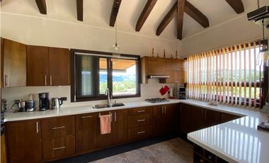 AMPLIA Y HERMOSA CASA CAMPESTRE A LA VENTA