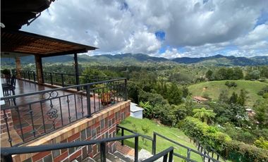 AMPLIA Y HERMOSA CASA CAMPESTRE A LA VENTA