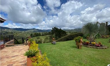 AMPLIA Y HERMOSA CASA CAMPESTRE A LA VENTA
